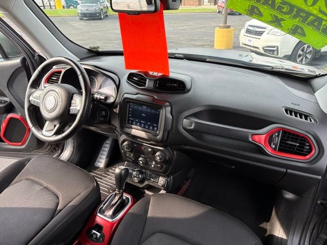 Used 2018 Jeep Renegade Trailhawk w/ Popular Equipment Group AWD/4WD image 36