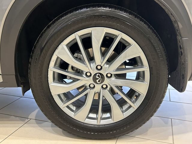Certified 2025 INFINITI QX50 Luxe w/ Accent Package image 9
