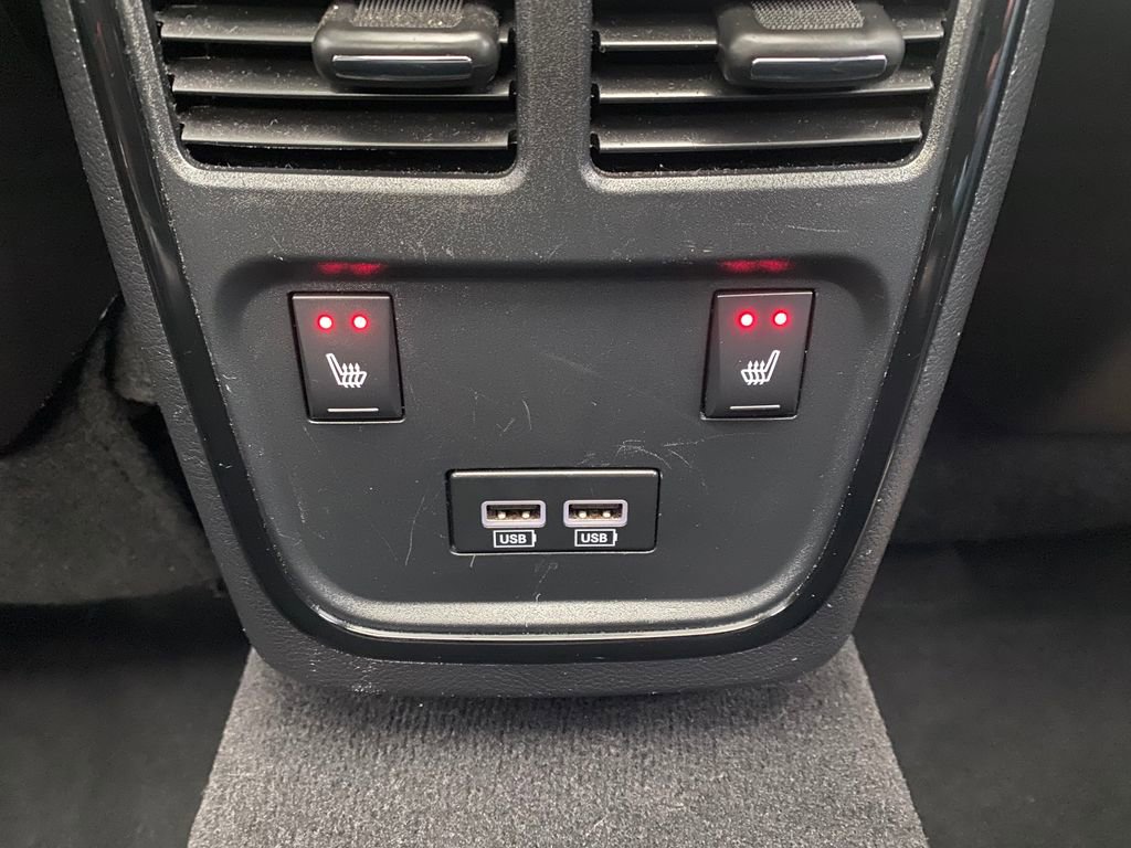 Used 2023 Chrysler 300 C image 22