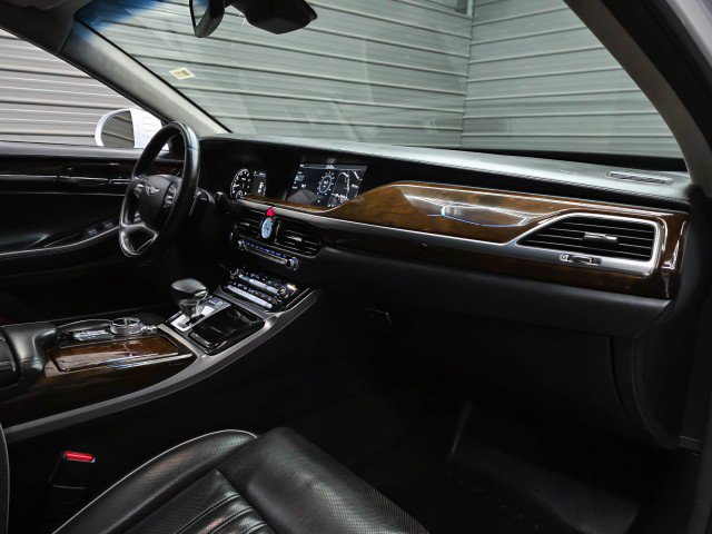 Used 2018 Genesis G90 3.3T Premium RWD image 13