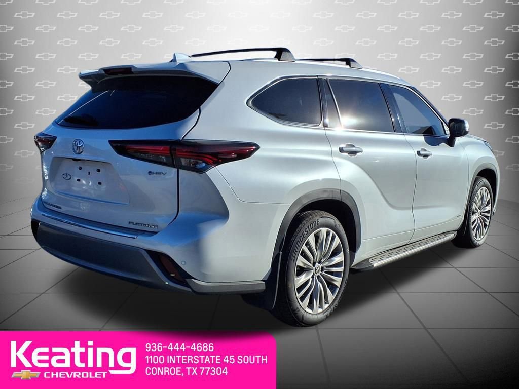 Used 2025 Toyota Highlander Platinum image 4