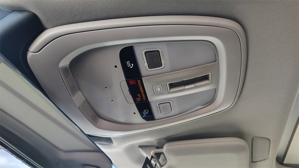 New 2025 Volvo XC90 T8 Core w/ Climate Package image 27