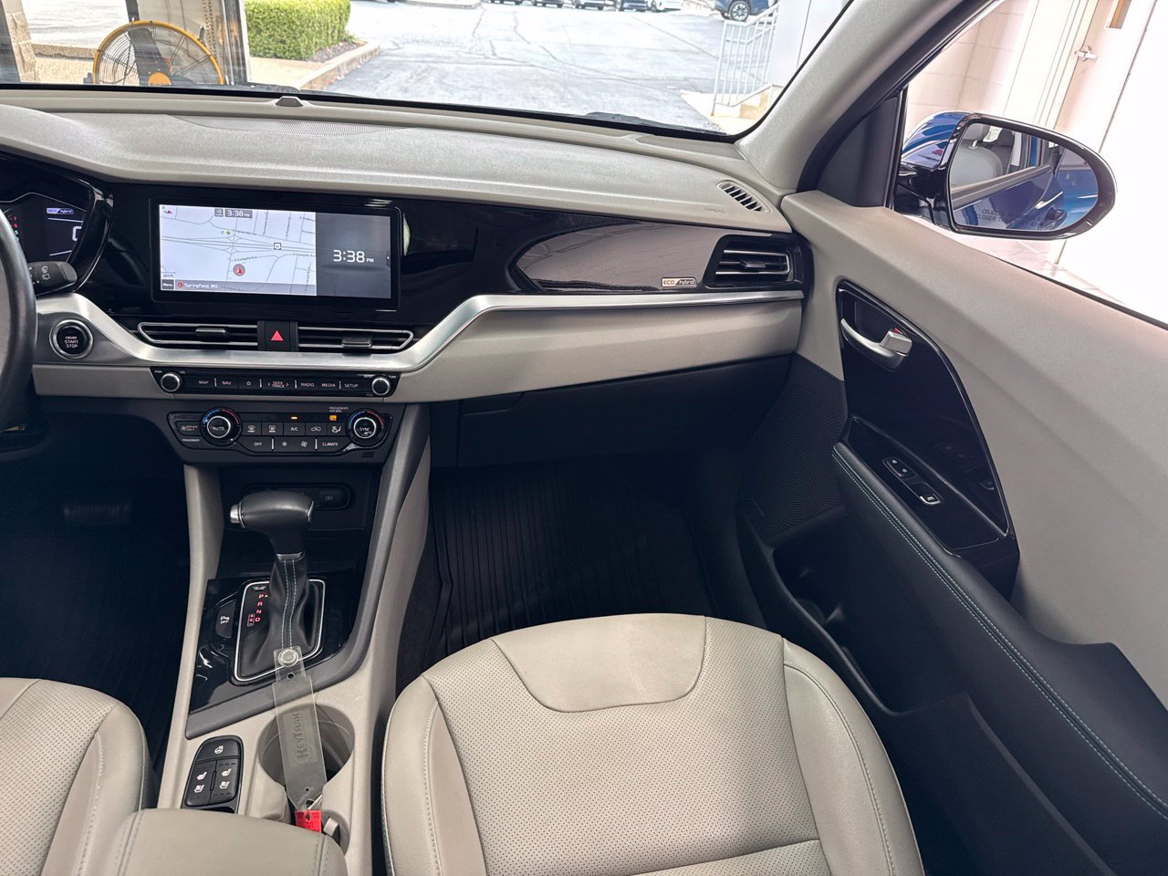Used 2022 Kia Niro EX Premium FWD image 46