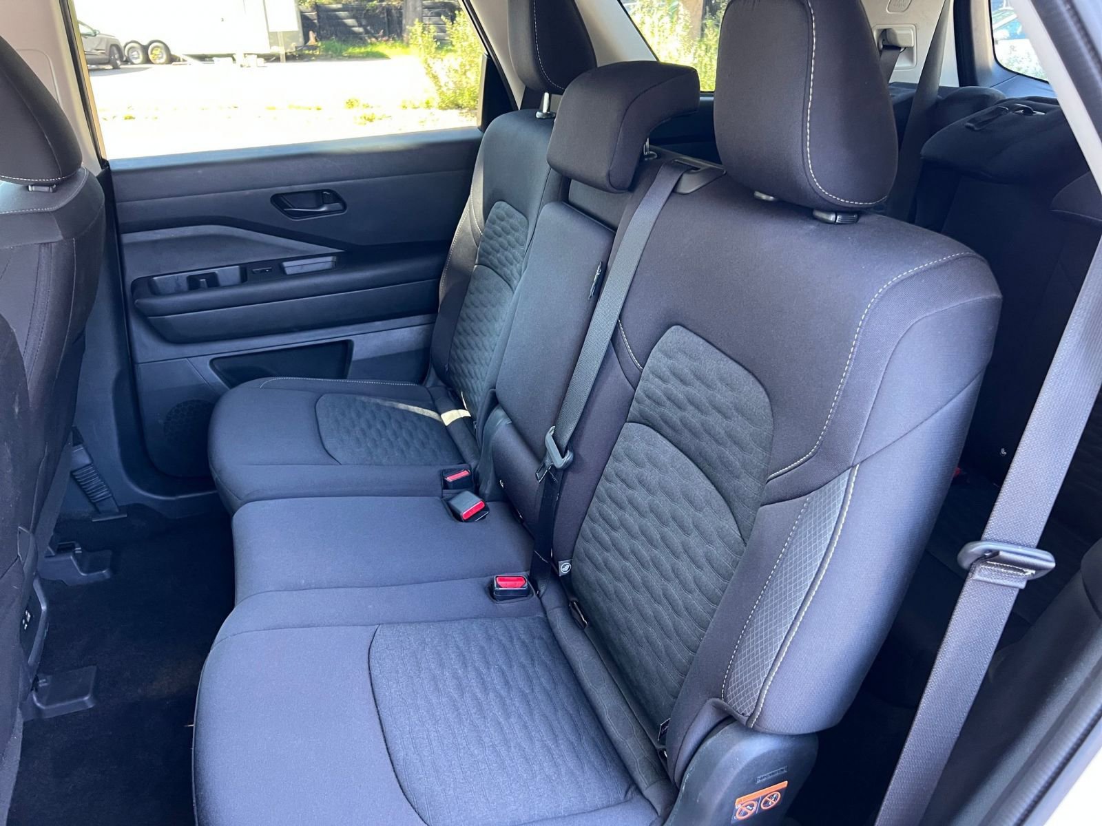 Used 2025 Nissan Pathfinder SV image 31