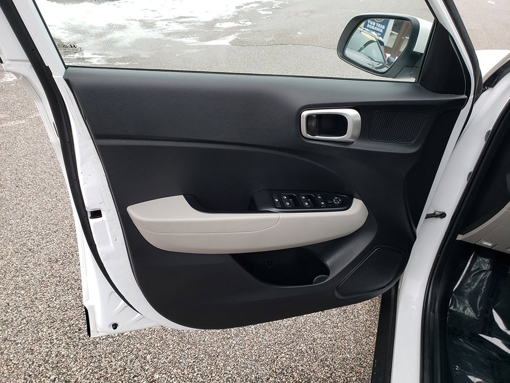 Used 2020 Hyundai Venue SEL w/ Convenience + Premium Package image 10