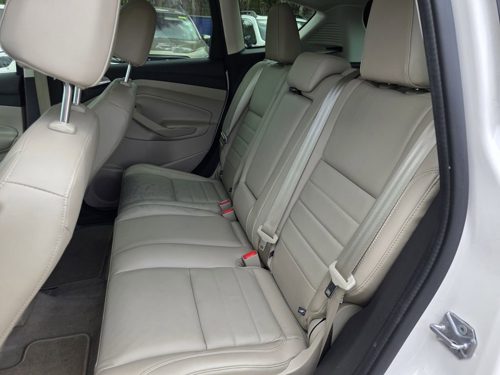 Used 2016 Ford C-MAX Energi SEL w/ Equipment Group 302A FWD image 16