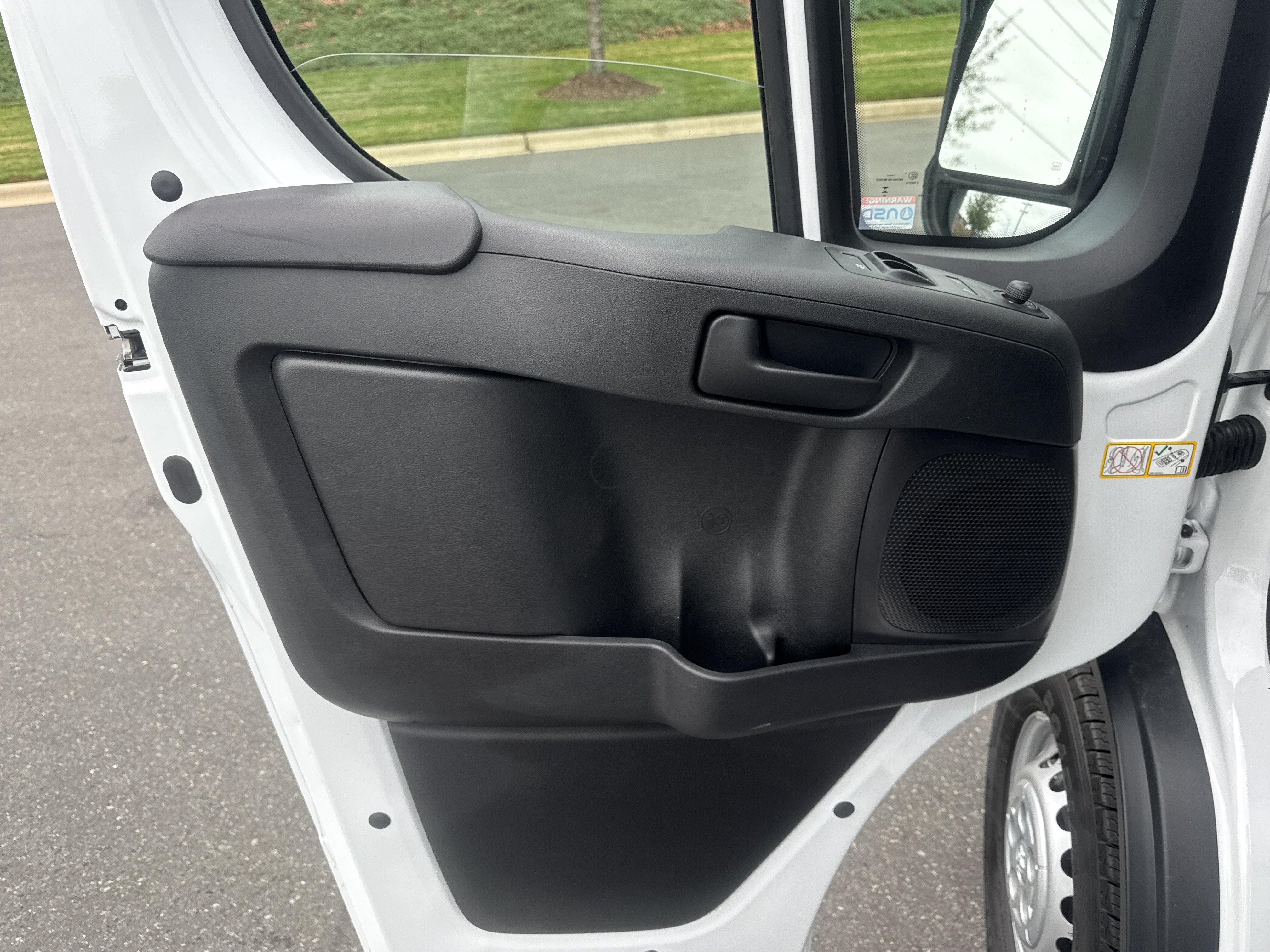 New 2025 RAM ProMaster 3500 w/ Premium Convenience Group FWD image 14