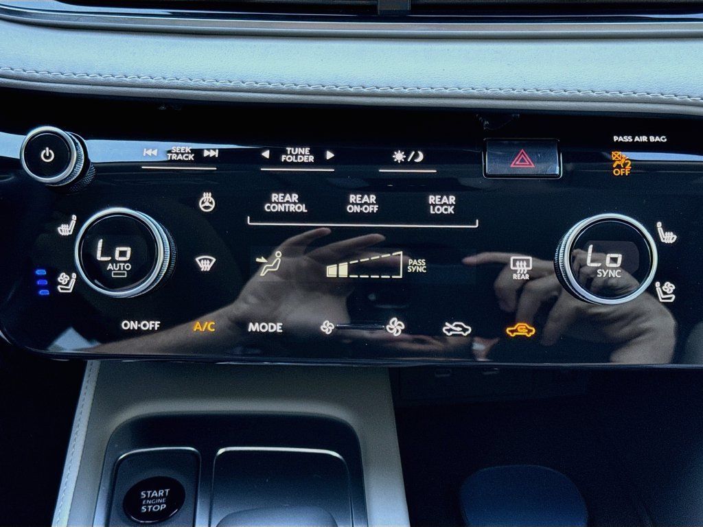 Used 2027 INFINITI QX60 Luxe w/ Cargo Package FWD image 17