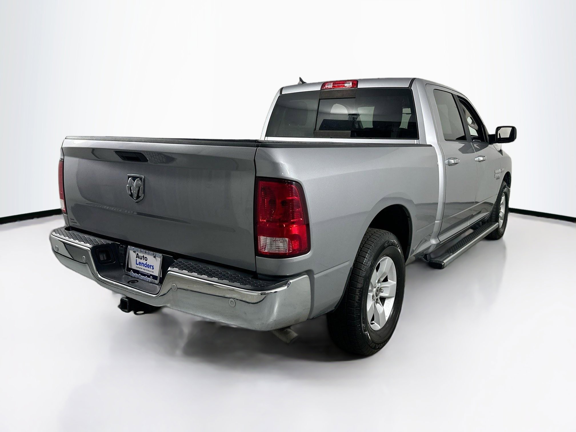 Used 2020 RAM 1500 Classic SLT w/ Luxury Group image 5