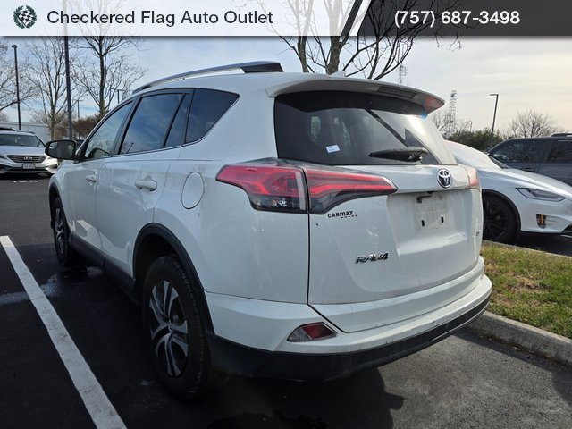 Used 2018 Toyota RAV4 LE image 4