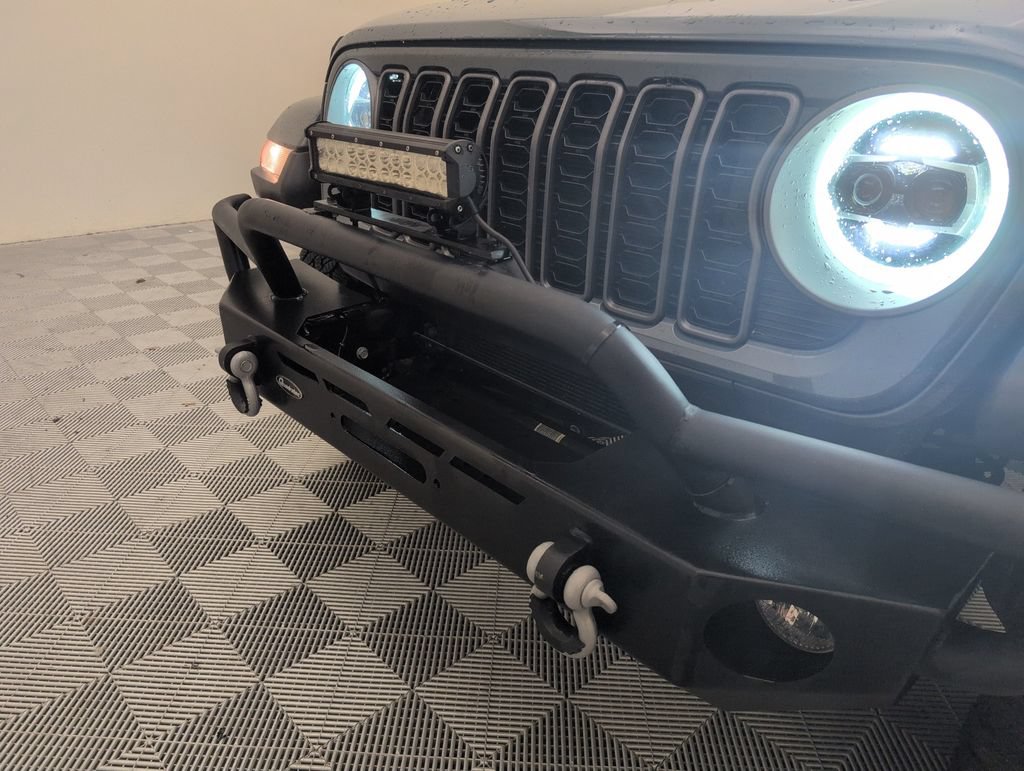 Used 2025 Jeep Gladiator Sport AWD/4WD image 39