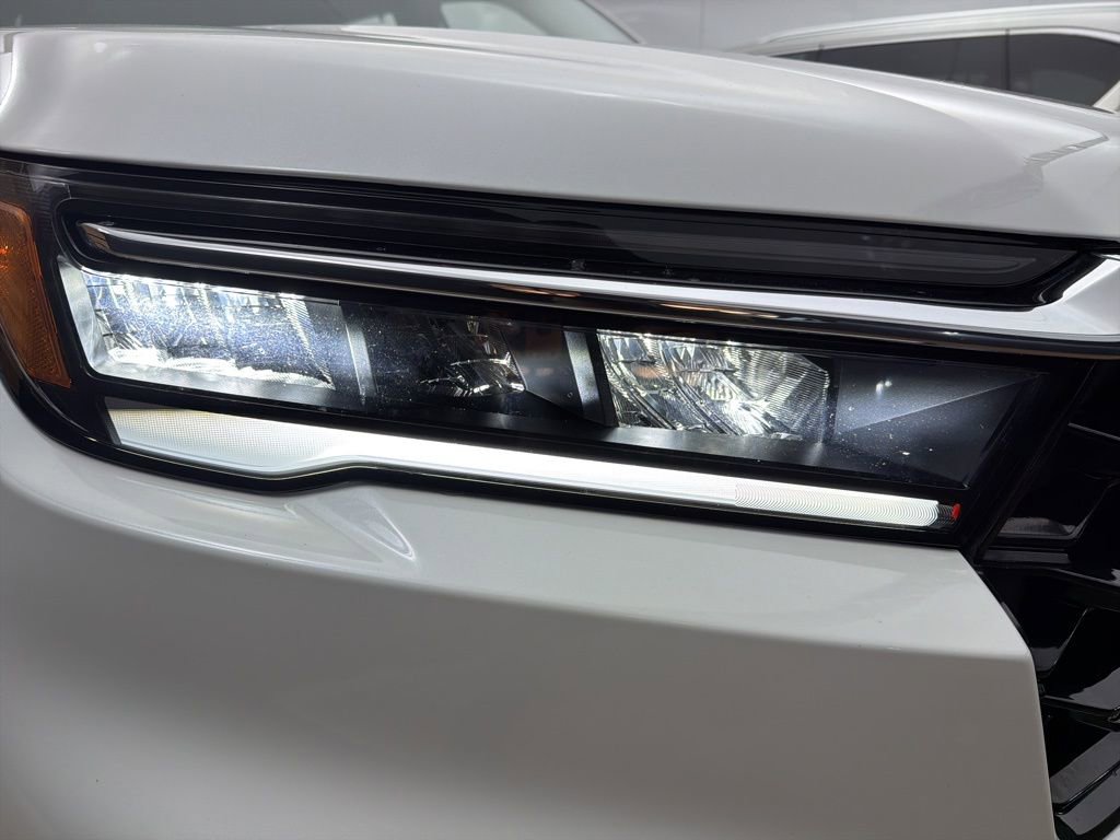 Used 2025 Honda Pilot Touring image 35