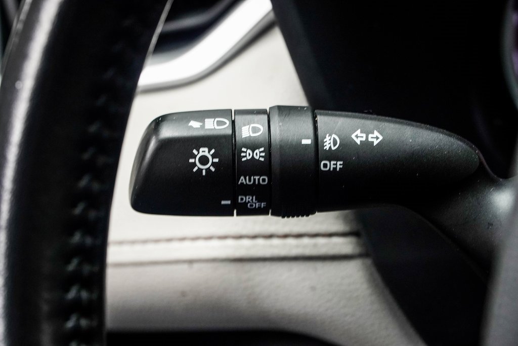 Used 2019 Toyota RAV4 Limited image 29