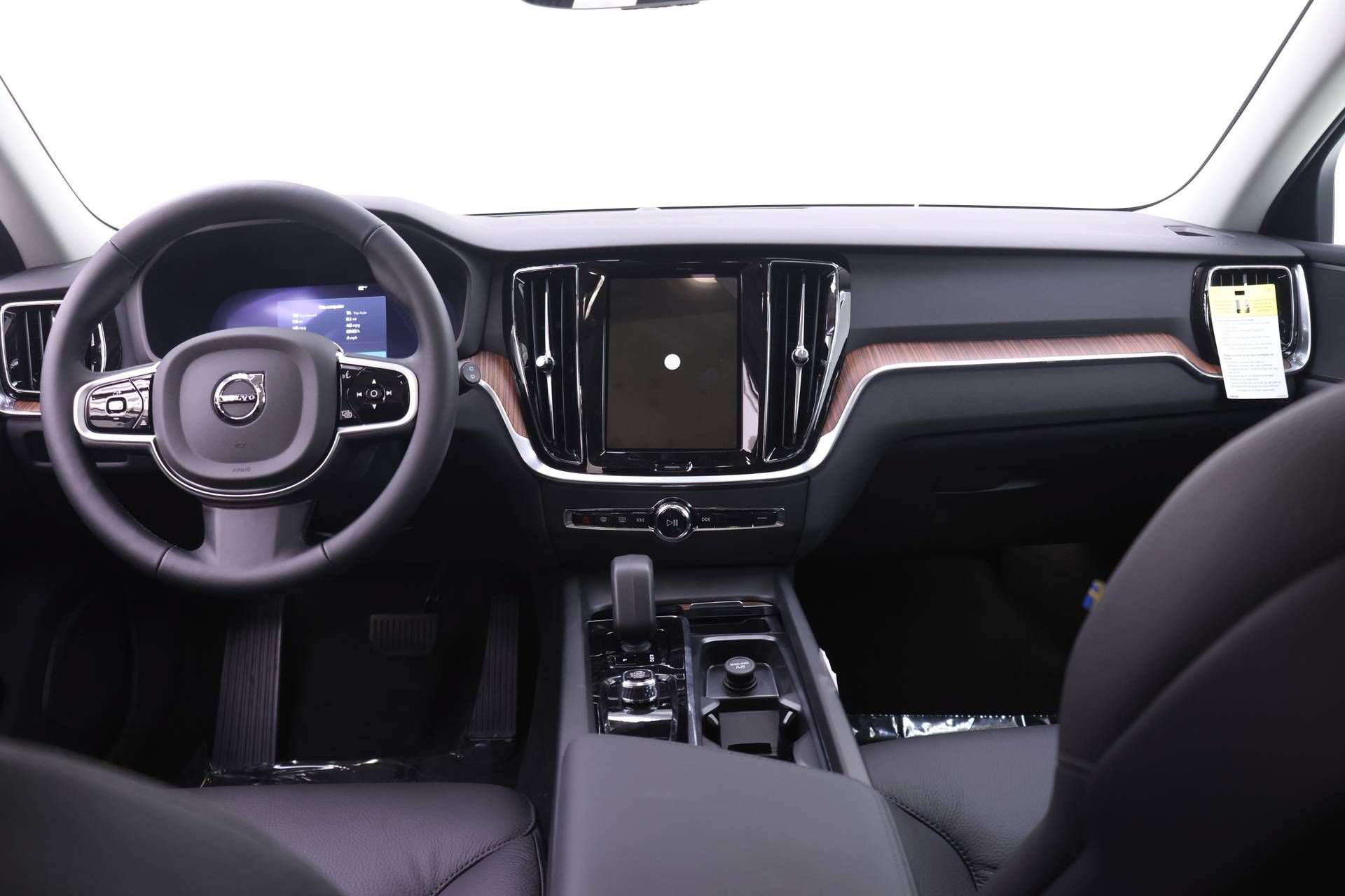 New 2026 Volvo V60 B5 Cross Country Plus w/ Climate Package AWD/4WD image 8
