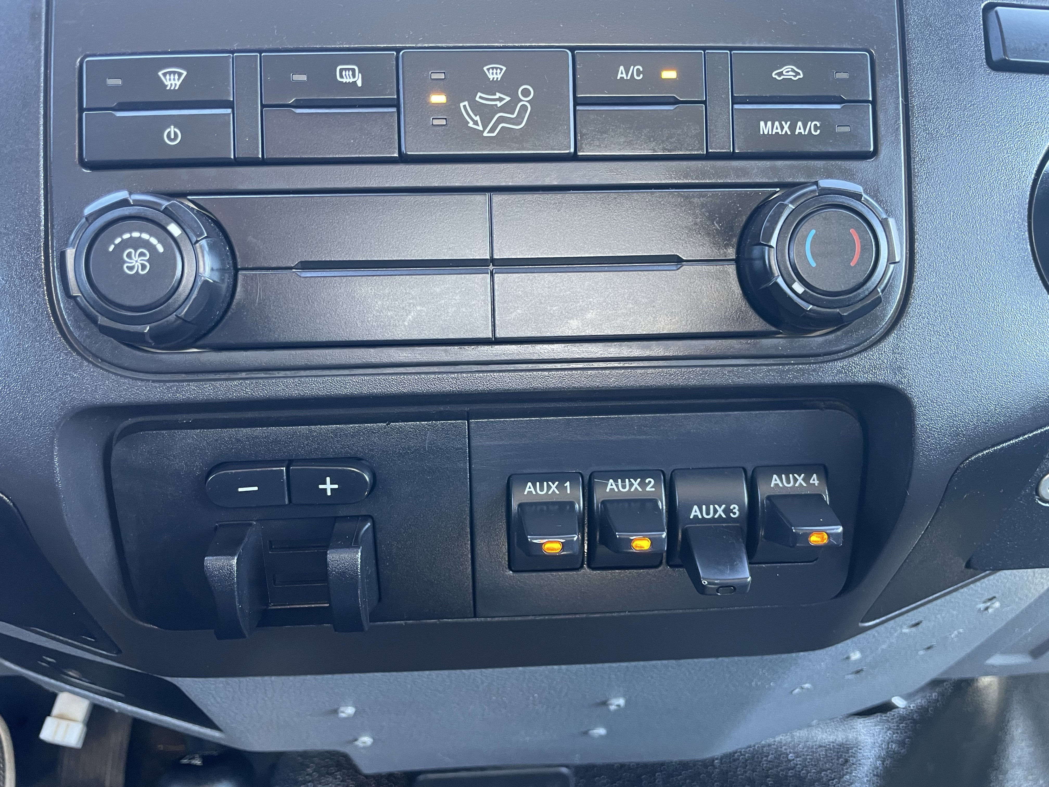 Used 2014 Ford F550 4x4 Regular Cab Super Duty image 19