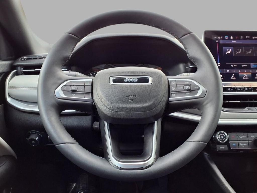 Used 2025 Jeep Compass Limited image 14
