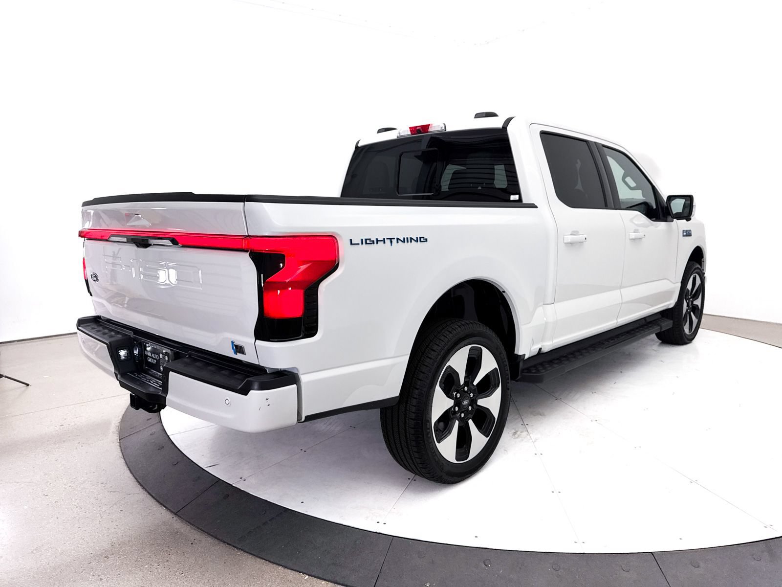 Used 2025 Ford F150 Lightning Platinum AWD/4WD image 18
