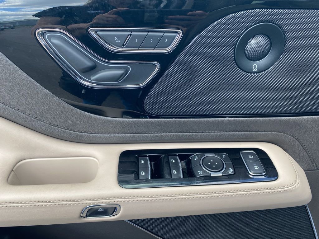 Used 2022 Lincoln Aviator Reserve w/ Elements Package Plus image 19
