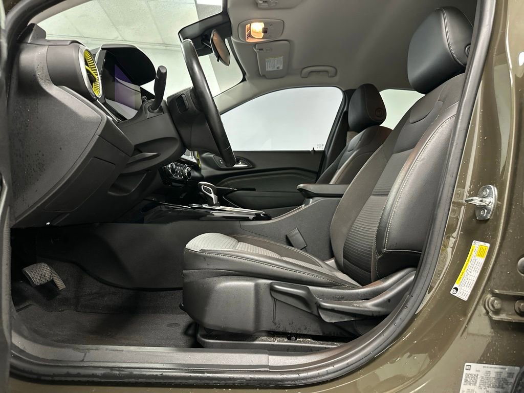 Used 2024 Chevrolet Trax LT w/ Driver Confidence Package image 17