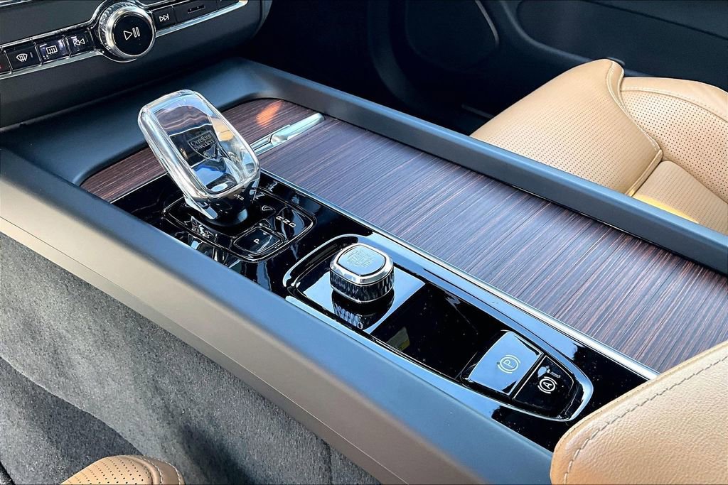 Used 2023 Volvo XC60 B5 Ultimate w/ Climate Package image 18