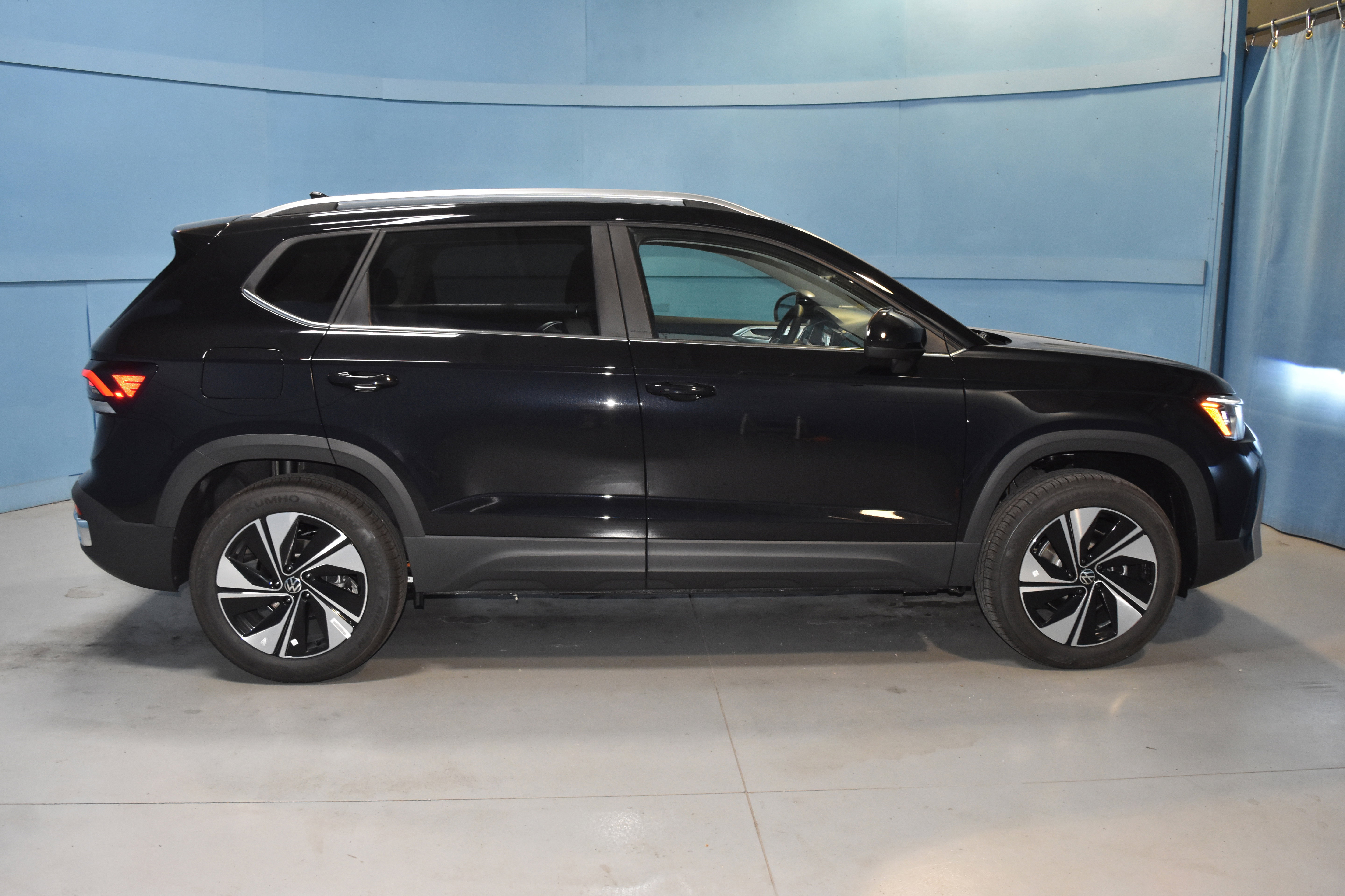 New 2025 Volkswagen Taos SE image 18