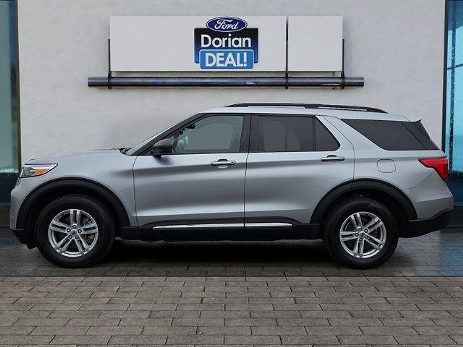 Certified 2023 Ford Explorer XLT w/ Equipment Group 202A AWD/4WD image 6