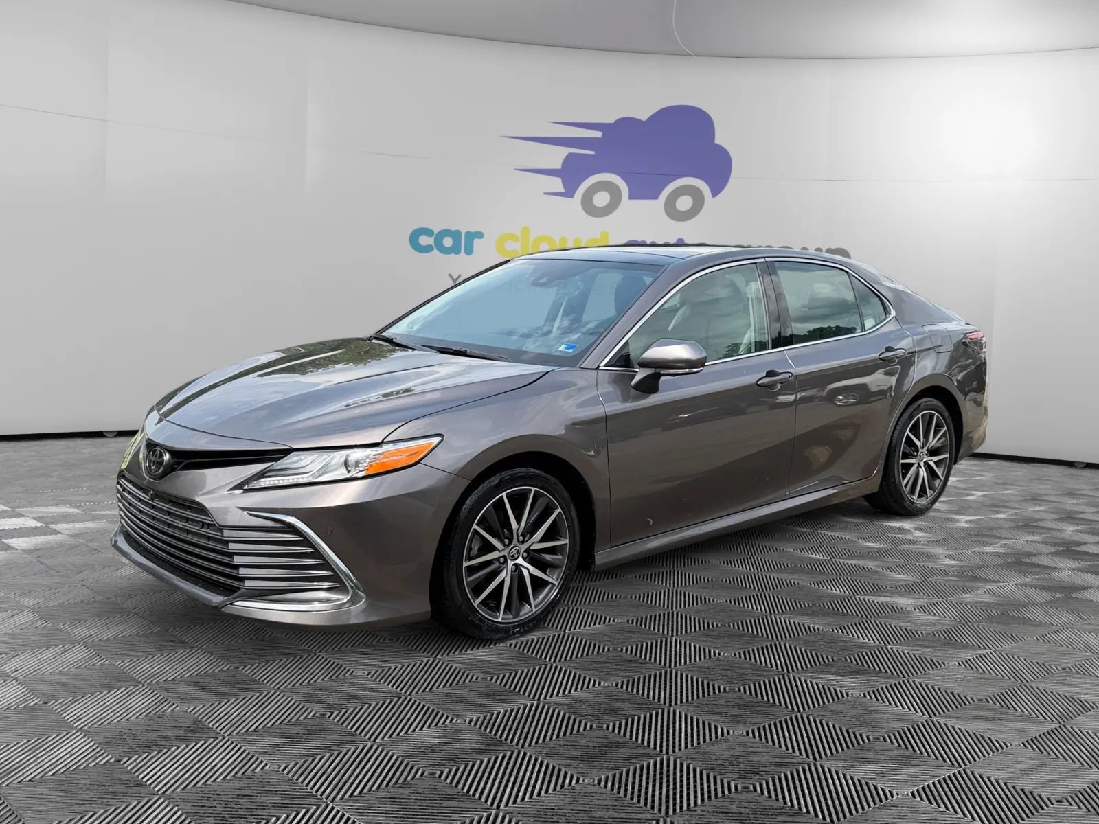 Used 2023 Toyota Camry XLE w/ Navigation Package FWD image 1