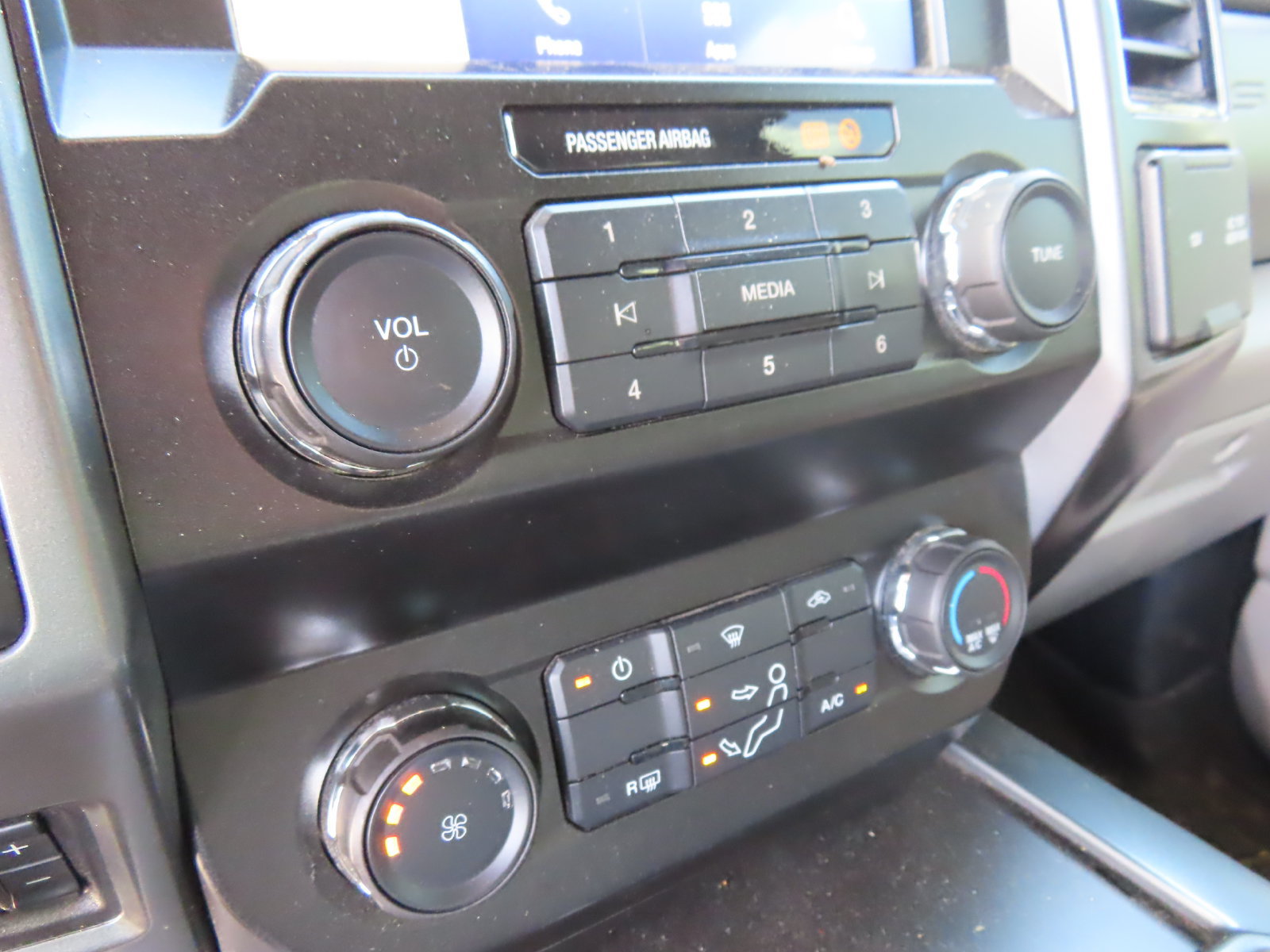 Used 2022 Ford F350 XLT w/ Black Appearance Package AWD/4WD image 25