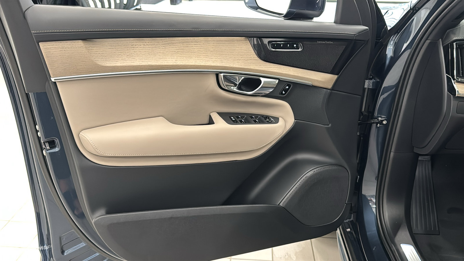 New 2027 Volvo XC90 B6 Plus AWD/4WD image 21