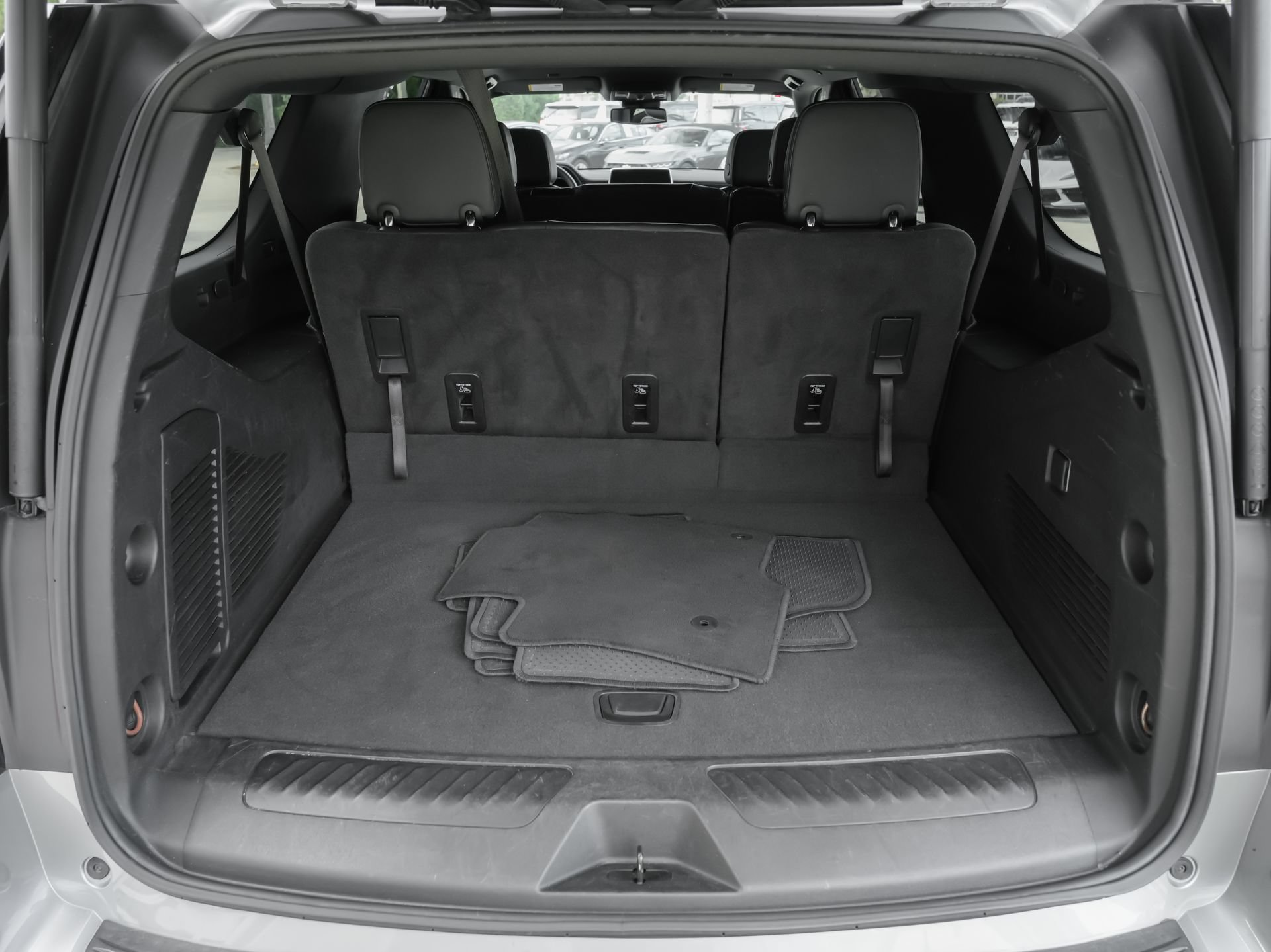 Used 2024 GMC Yukon XL SLT RWD image 42