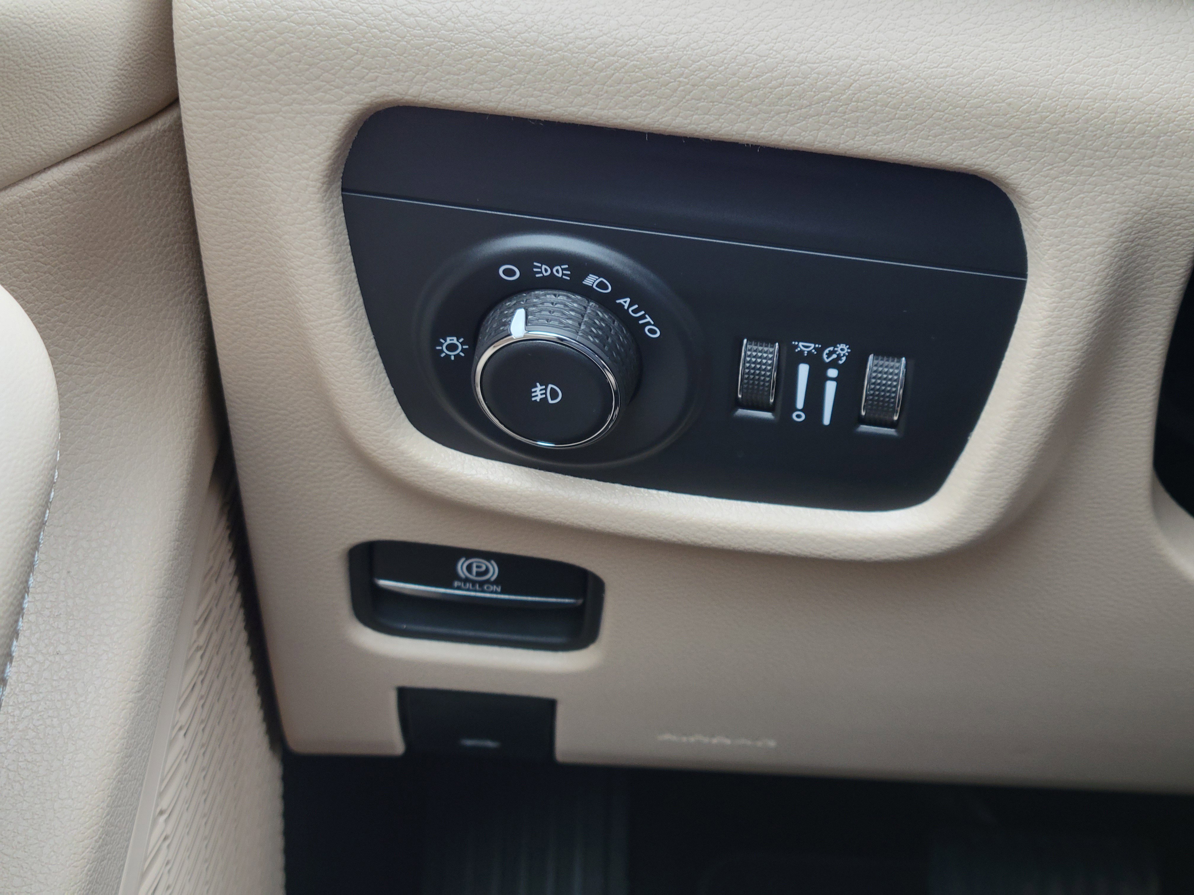 Used 2025 Jeep Grand Cherokee Limited AWD/4WD image 11