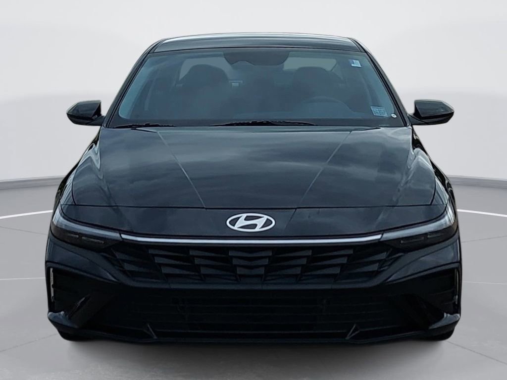 Certified 2025 Hyundai Elantra Hybrid FWD image 2