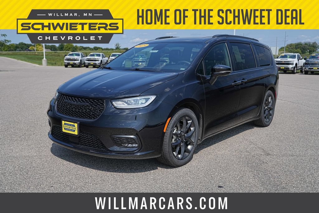 Used 2025 Chrysler Pacifica Limited