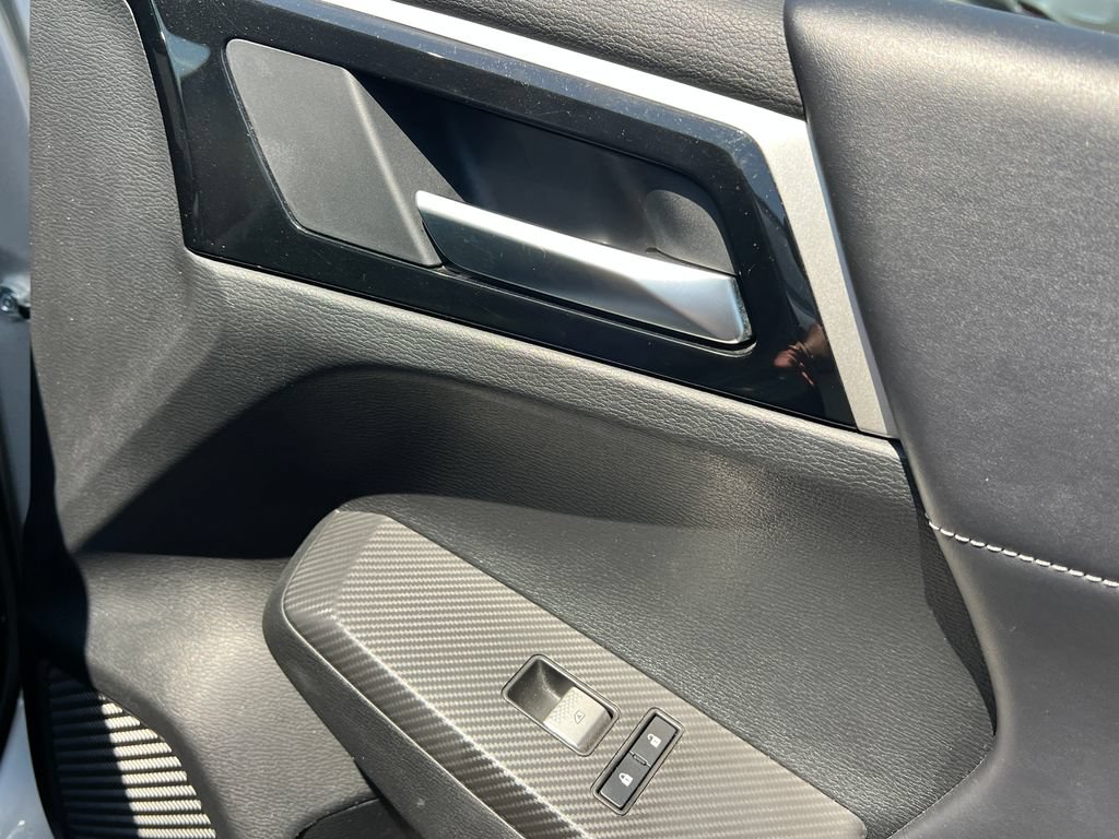 Used 2024 Mitsubishi Outlander SE FWD image 19