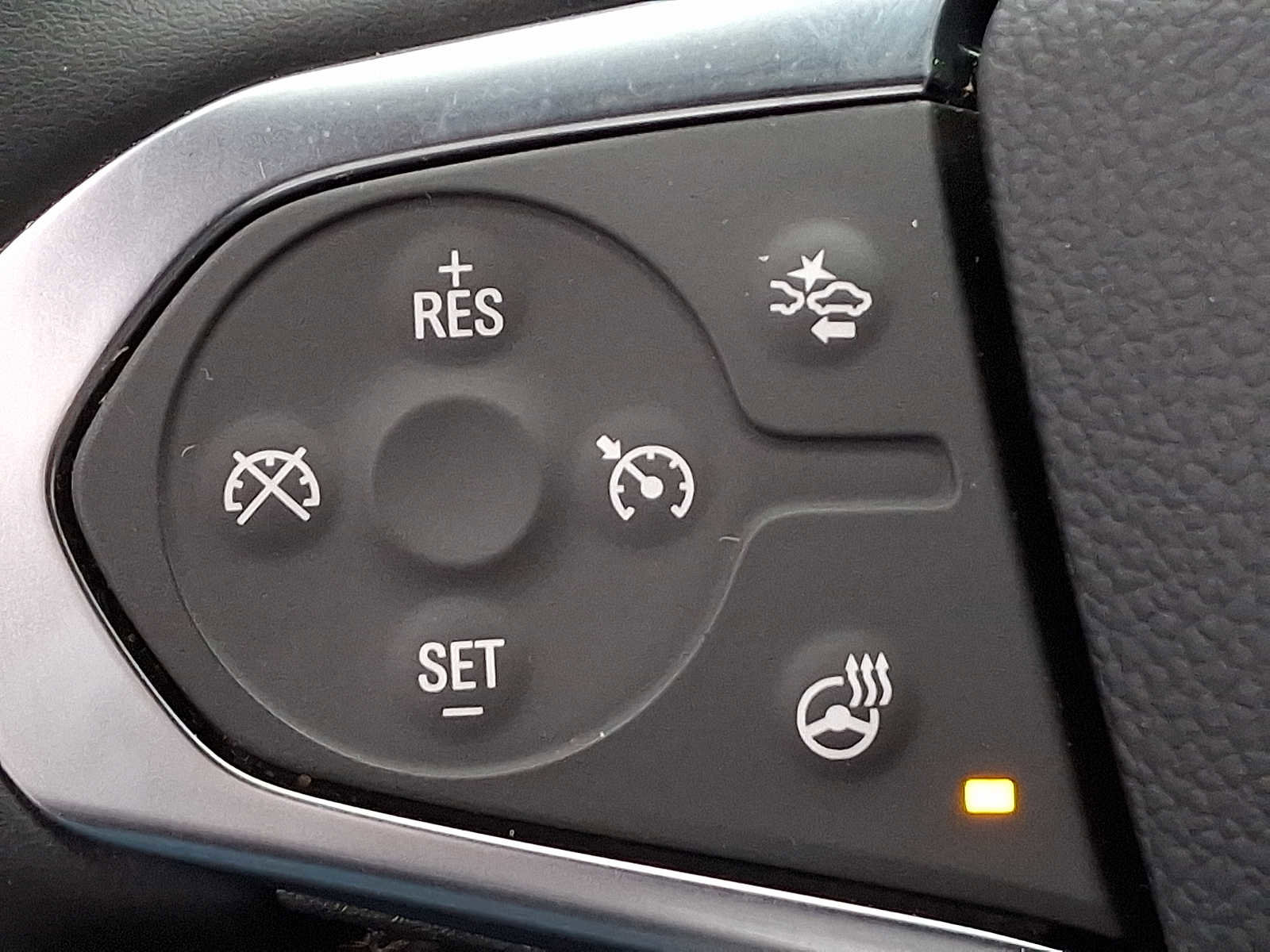 Used 2023 Chevrolet Traverse RS image 21