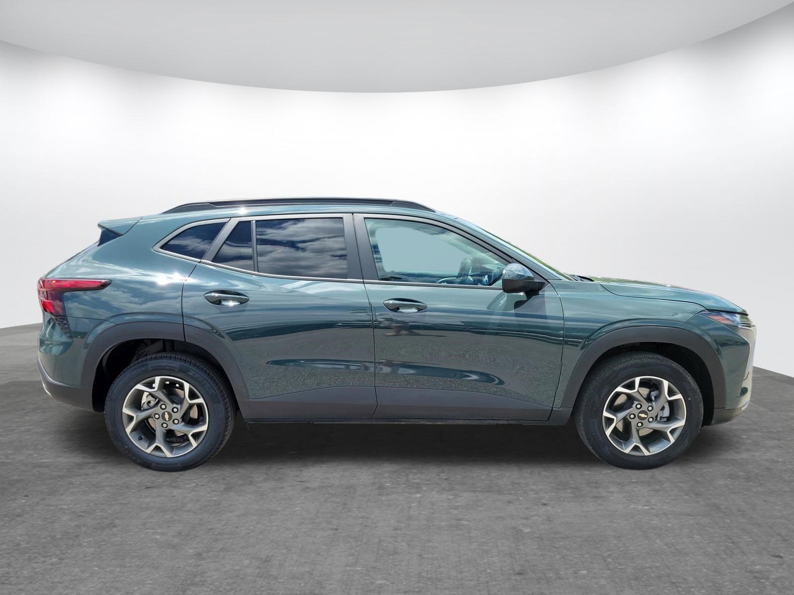 Used 2025 Chevrolet Trax LT FWD image 18