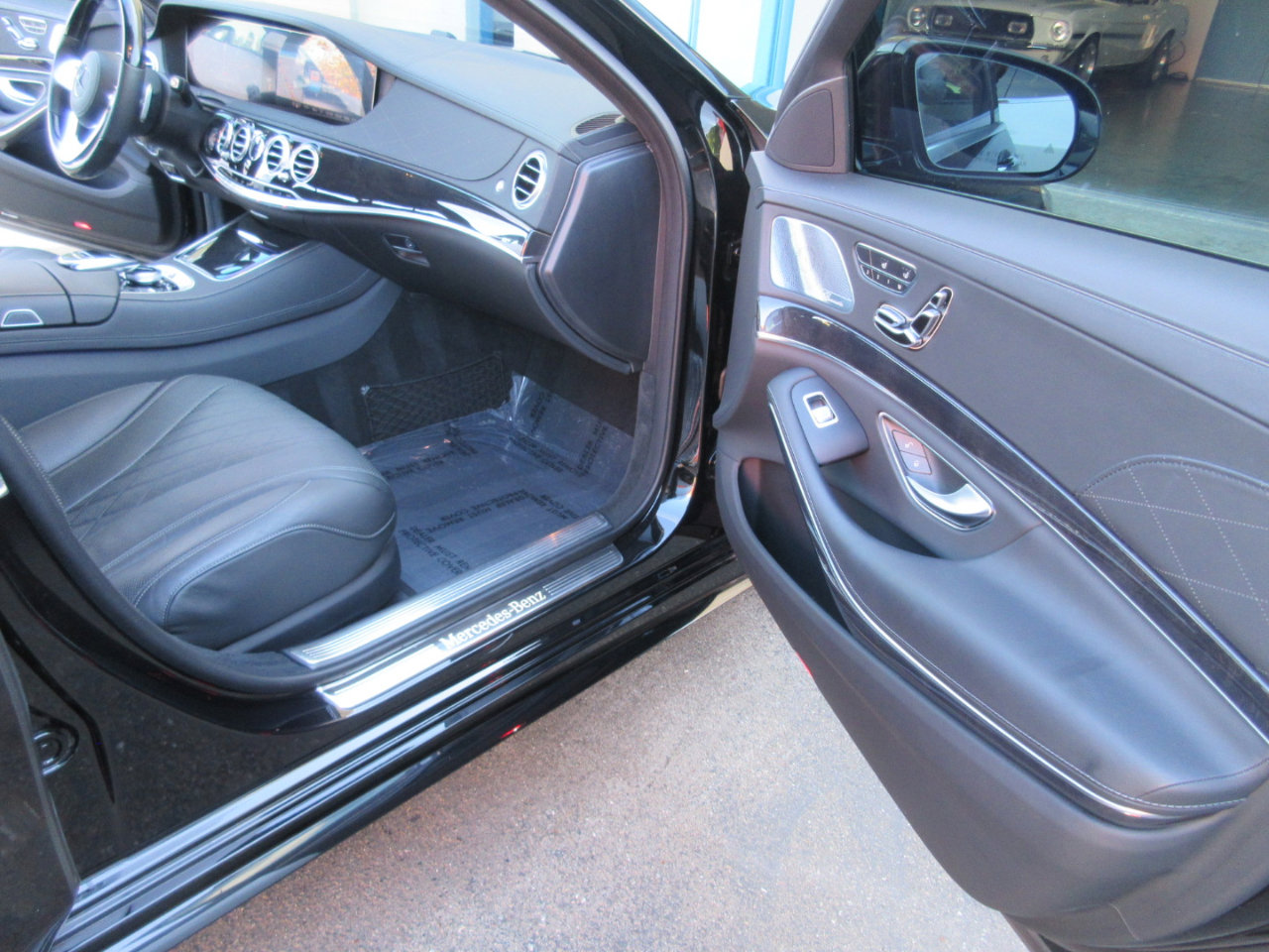 Used 2020 Mercedes-Benz S 560 Sedan w/ AMG Line Exterior image 22