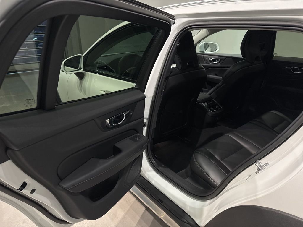 Used 2023 Volvo V60 B5 Cross Country Ultimate w/ Climate Package AWD/4WD image 26