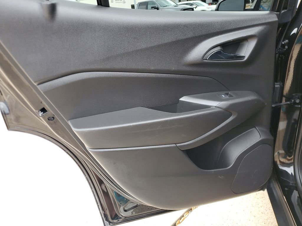 Used 2025 Chevrolet Trax RS w/ Sunroof Package image 12