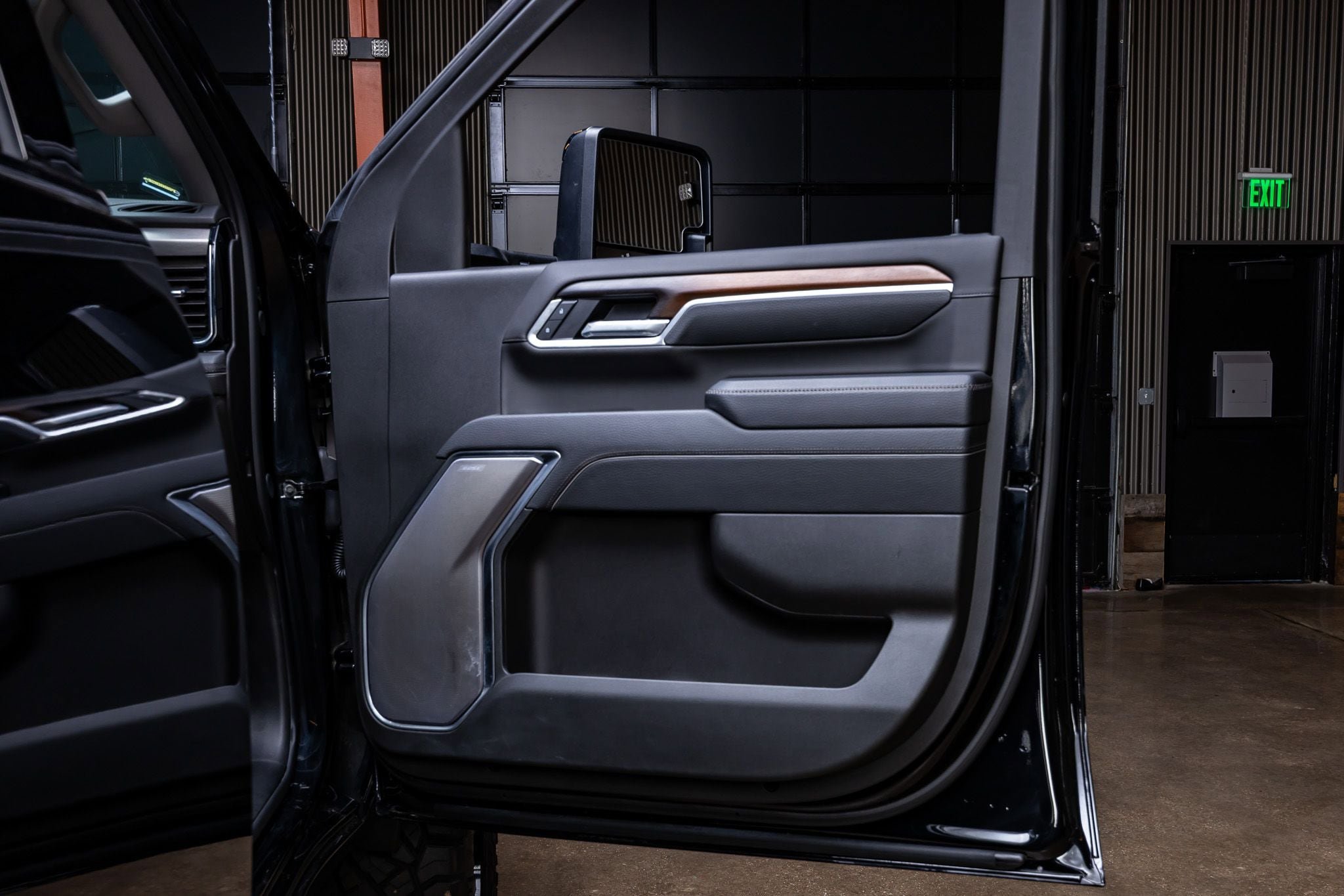 Used 2025 GMC Sierra 2500 Denali w/ Denali Reserve Package image 37