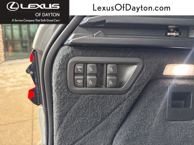 Used 2023 BMW X7 M60i w/ Executive Package image 45