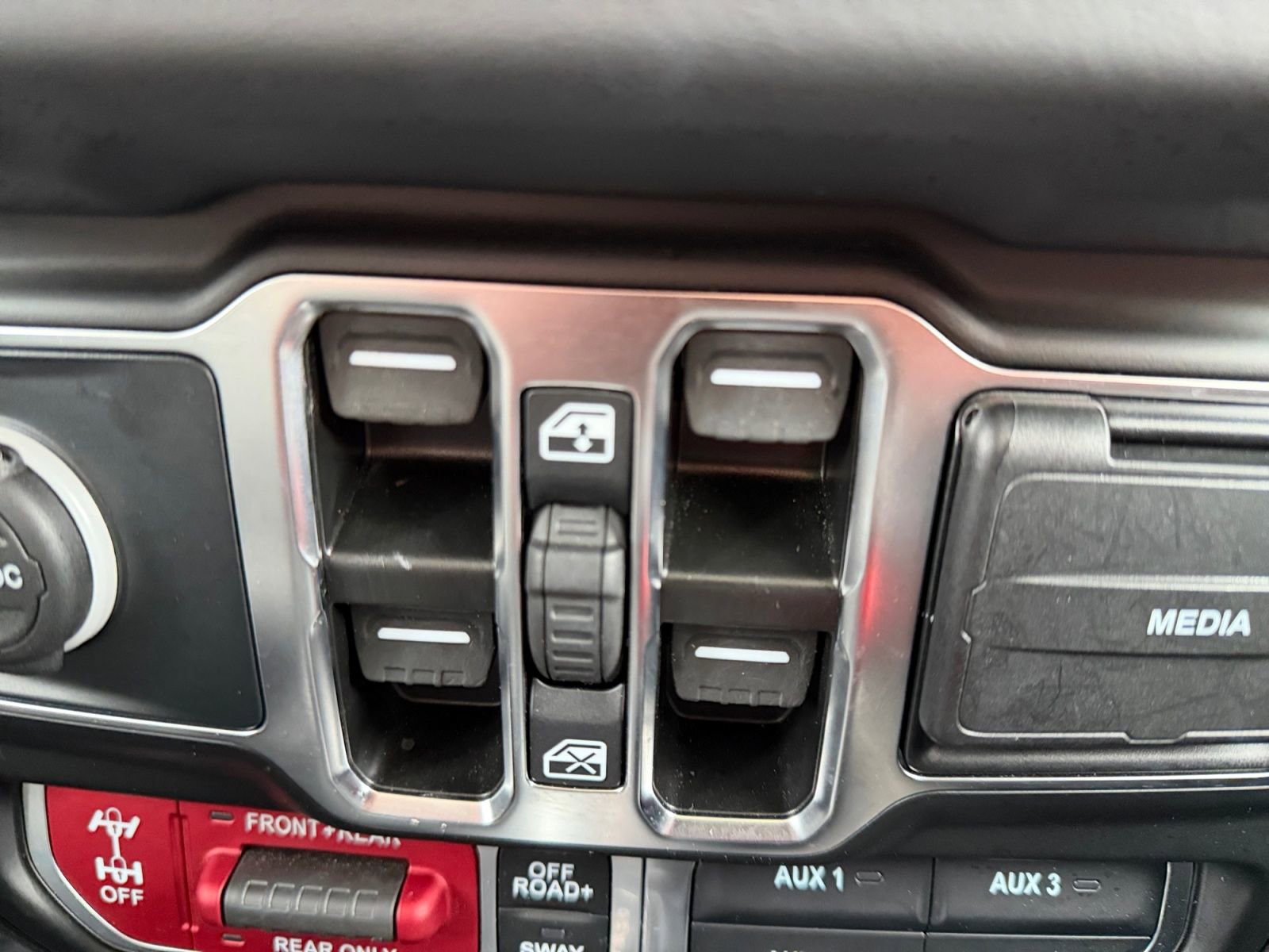 Used 2025 Jeep Wrangler Unlimited Rubicon 4xe w/ Safety Group image 19