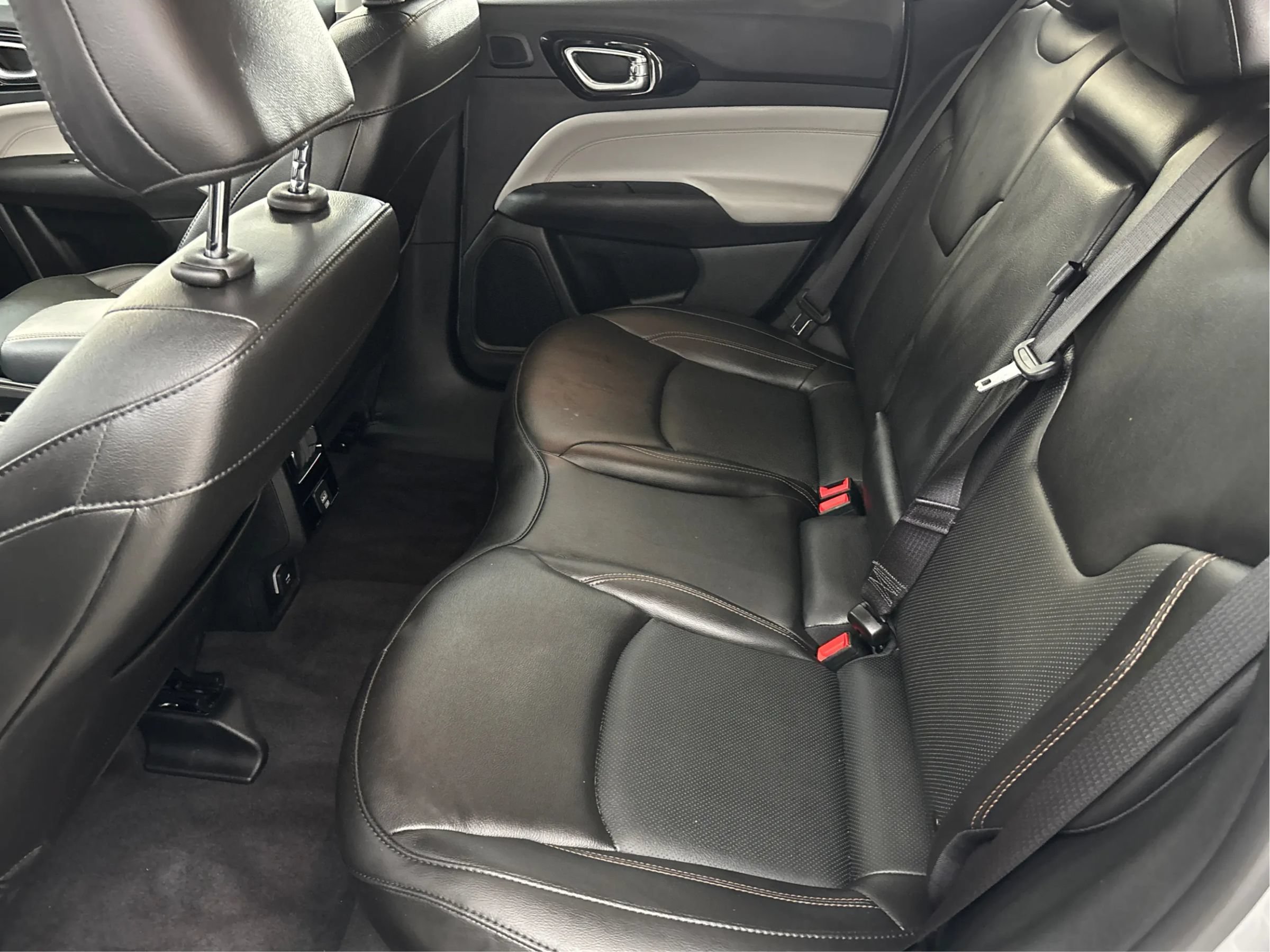 Used 2022 Jeep Compass Limited w/ Sun and Sound Group AWD/4WD image 14