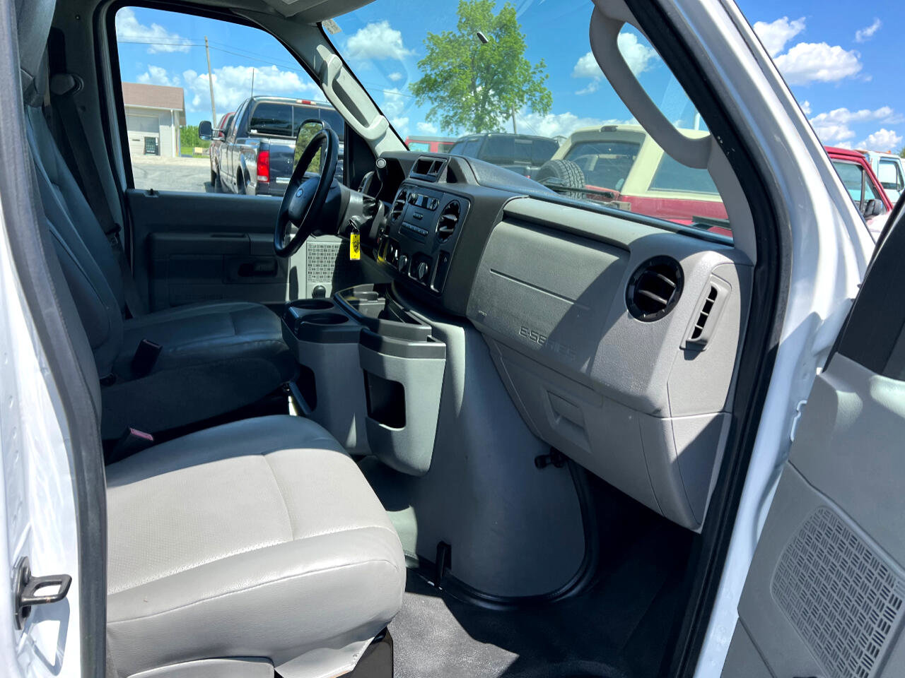 Used 2015 Ford E-350 and Econoline 350 Super Duty image 9