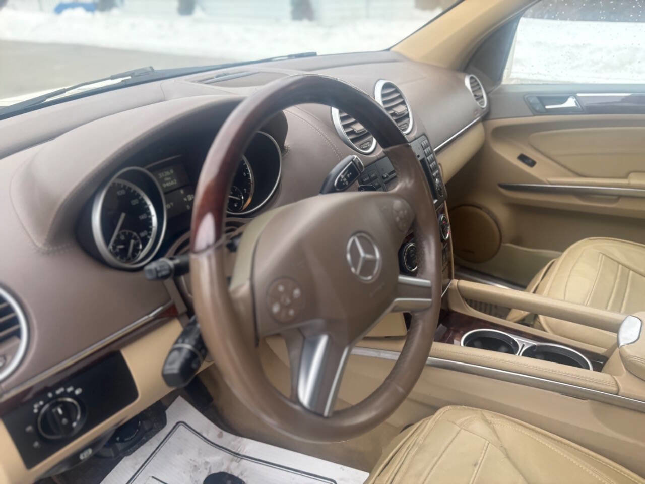 Used 2011 Mercedes-Benz GL 550 4MATIC image 18