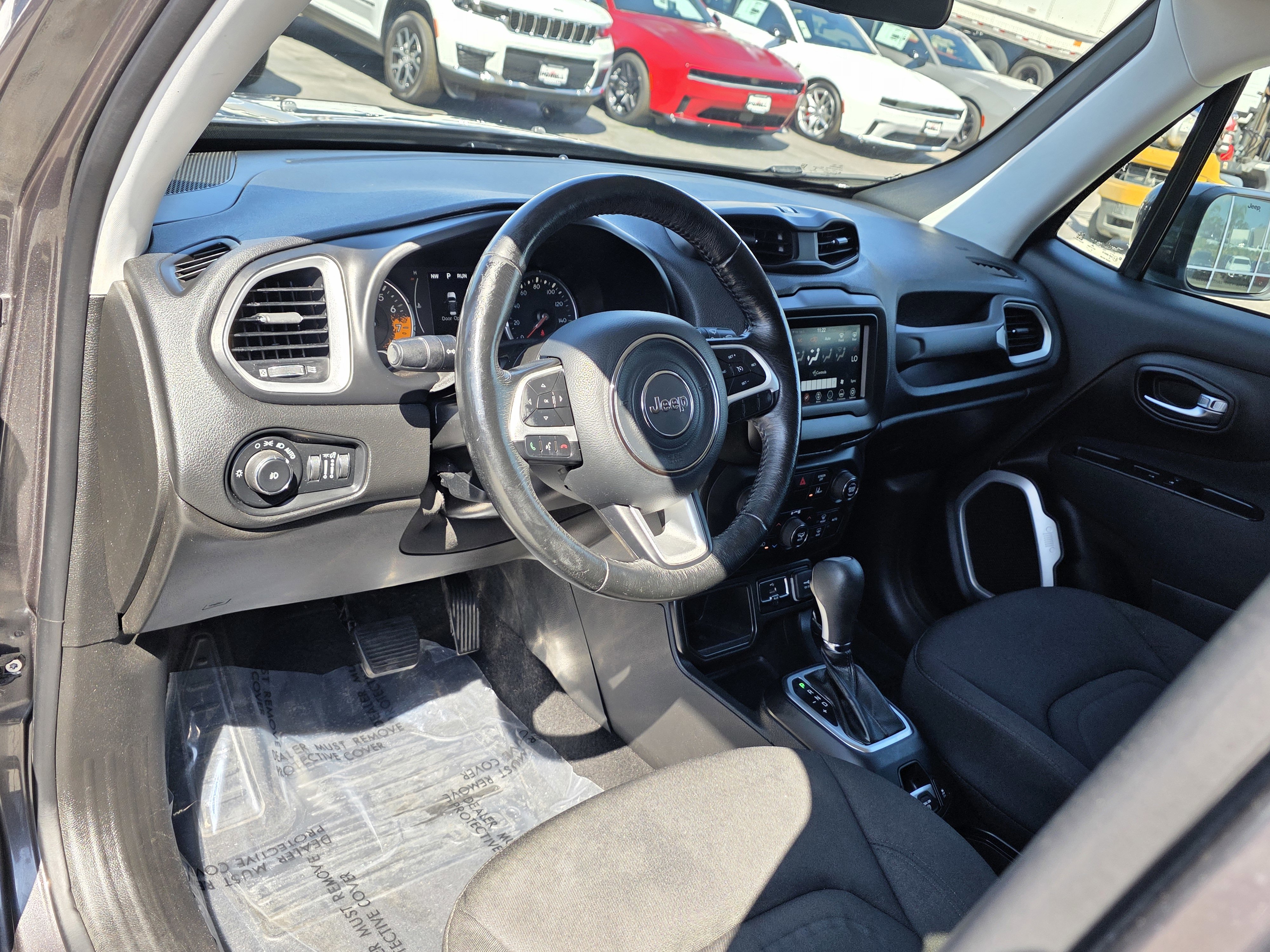 Used 2018 Jeep Renegade Latitude w/ Advanced Technology Group image 10