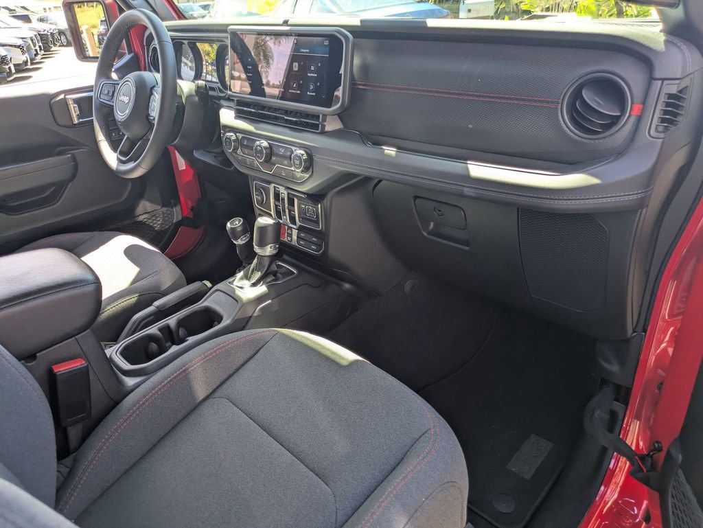 Used 2025 Jeep Wrangler Unlimited Rubicon image 30