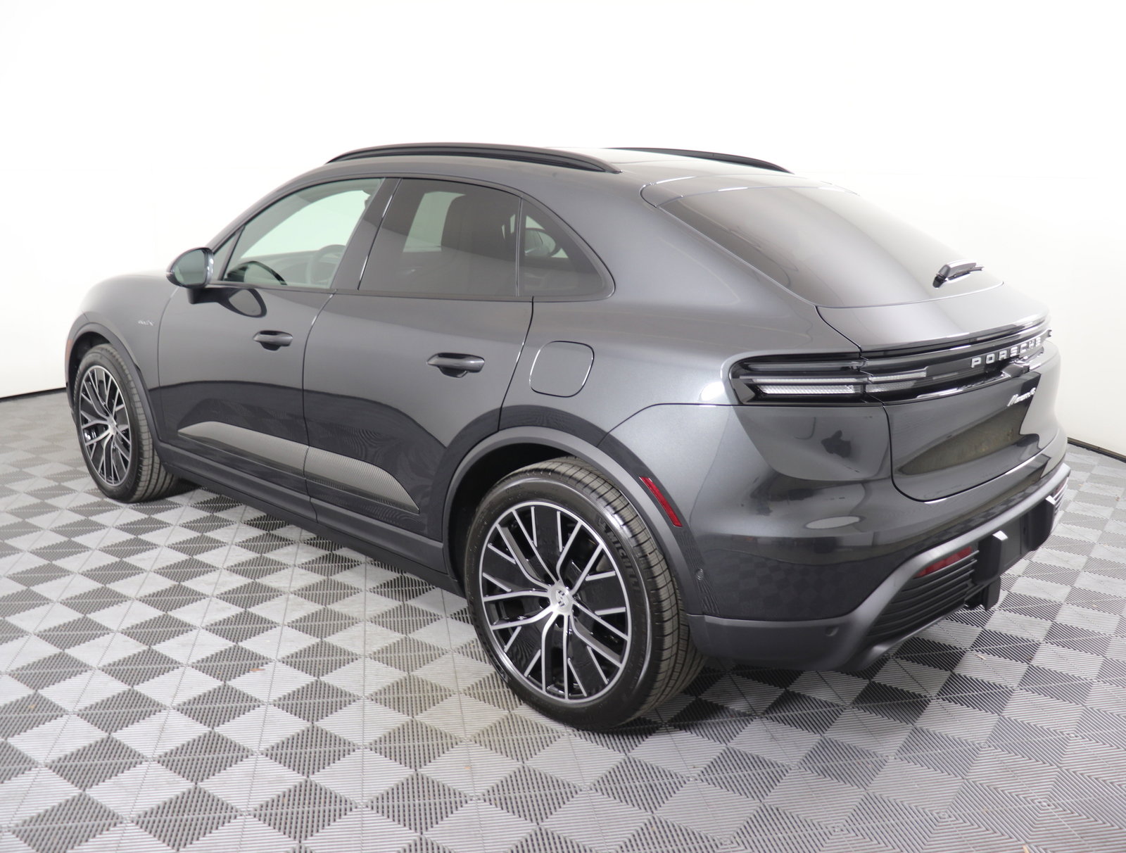 Used 2024 Porsche Macan 4 Electric image 3