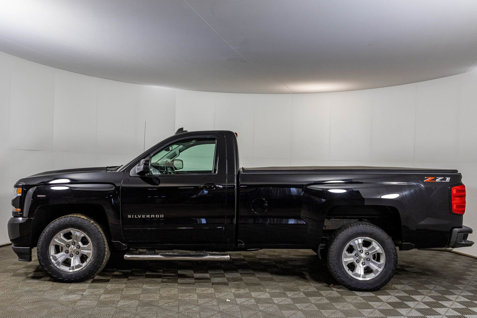Used 2018 Chevrolet Silverado 1500 LT w/ LT Convenience Package AWD/4WD image 29
