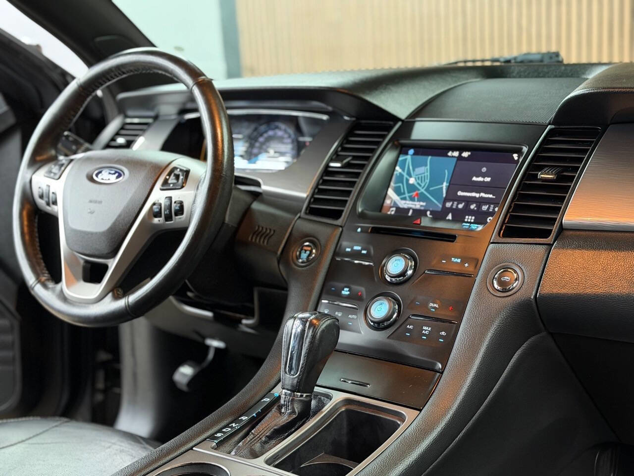 Used 2018 Ford Taurus SEL w/ Equipment Group 201A image 3